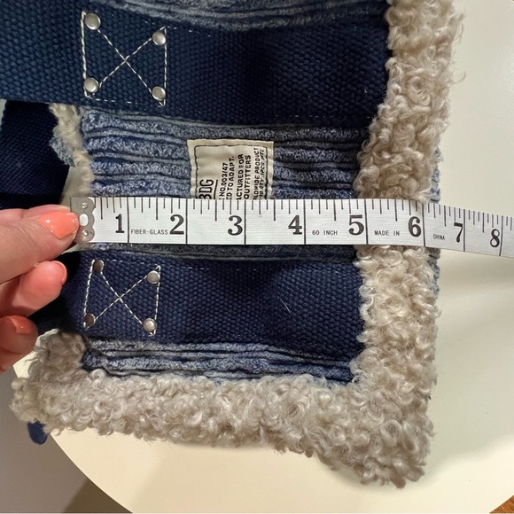BDG Serena Fleece Mini Tote Bag in Denim Color Urban Outfitters exclusive - Picture 9 of 10